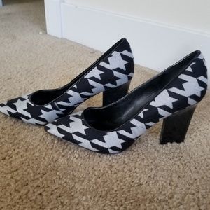 Nine West black & white pumps
